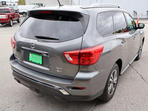2017 Nissan Pathfinder SV