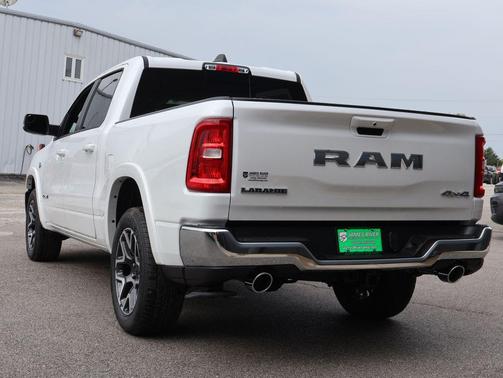 Ivory White Tri-Coat Pearlcoat 2026 RAM 1500 Laramie