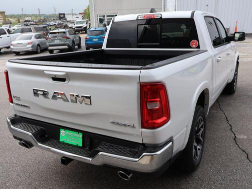 Ivory White Tri-Coat Pearlcoat 2026 RAM 1500 Laramie