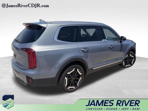Everlasting Silver 2025 Kia Telluride S