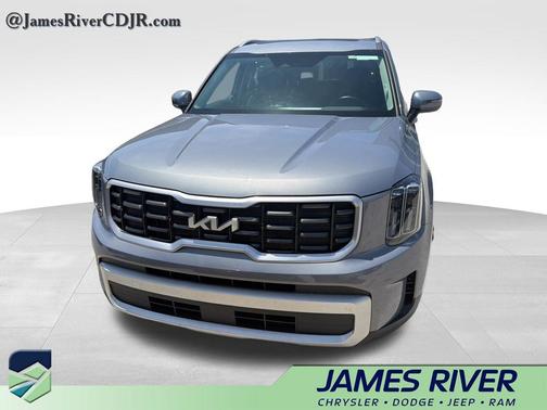 Everlasting Silver 2025 Kia Telluride S