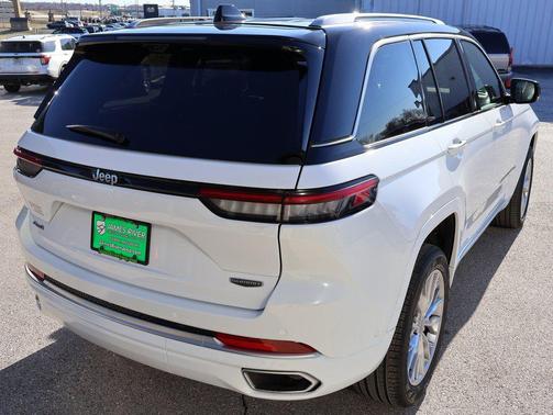 2022 Jeep Grand Cherokee Summit