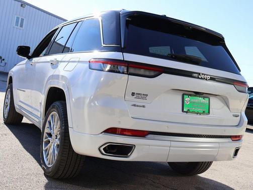 2022 Jeep Grand Cherokee Summit