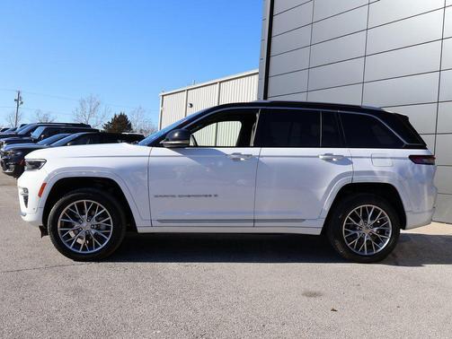 2022 Jeep Grand Cherokee Summit