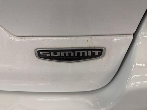 2022 Jeep Grand Cherokee Summit