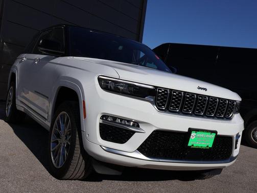 2022 Jeep Grand Cherokee Summit