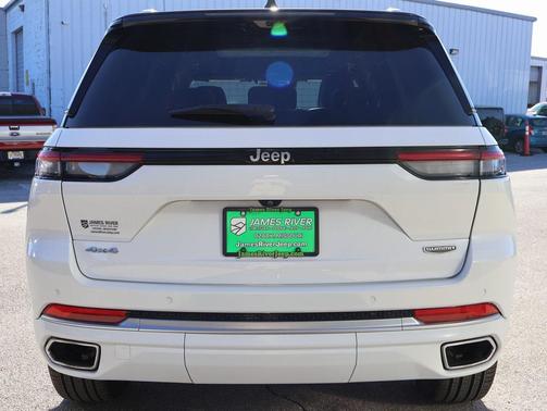 2022 Jeep Grand Cherokee Summit