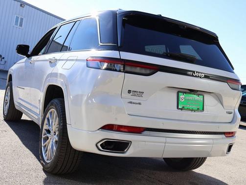 2022 Jeep Grand Cherokee Summit