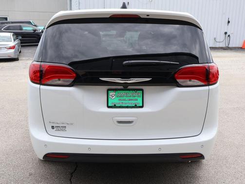 bright white clearcoat 2027 Chrysler Pacifica LX