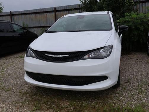 bright white clearcoat 2027 Chrysler Pacifica LX