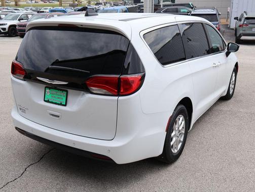 bright white clearcoat 2027 Chrysler Pacifica LX
