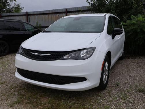 bright white clearcoat 2027 Chrysler Pacifica LX