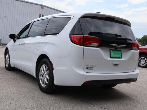 bright white clearcoat 2027 Chrysler Pacifica LX