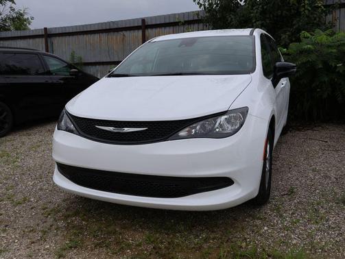 bright white clearcoat 2027 Chrysler Pacifica LX