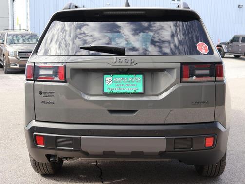 Sting-Gray Clearcoat 2026 Jeep Cherokee Laredo 4x4