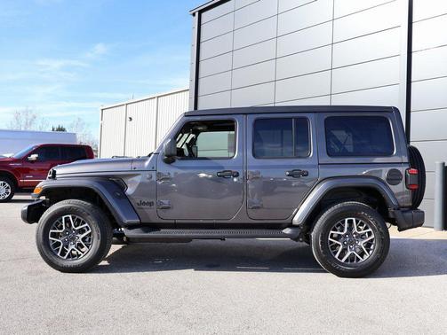 2026 Jeep Wrangler 4-Door Sahara 4x4