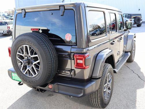 2026 Jeep Wrangler 4-Door Sahara 4x4