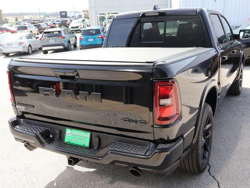 Diamond Black Crystal Pearlcoat 2026 RAM 1500 Laramie