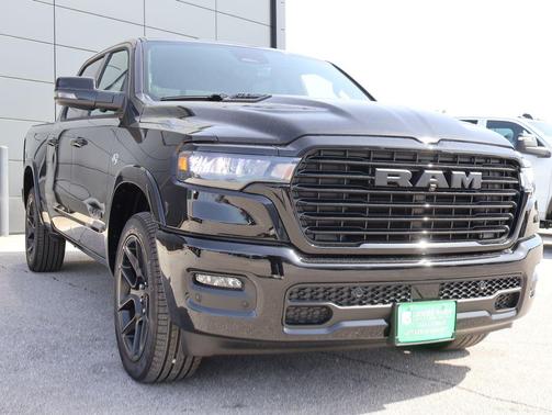 Diamond Black Crystal Pearlcoat 2026 RAM 1500 Laramie