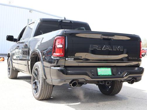 Diamond Black Crystal Pearlcoat 2026 RAM 1500 Laramie