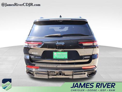 Diamond Black Crystal Pearlcoat 2022 Jeep Grand Cherokee L Overland