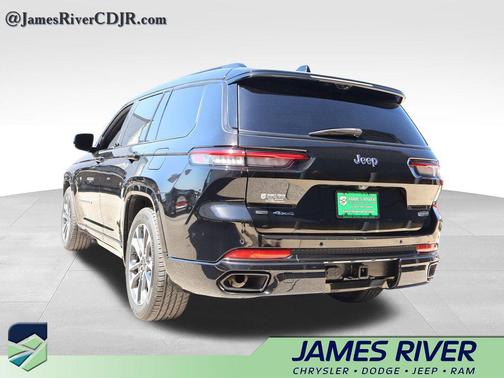 Diamond Black Crystal Pearlcoat 2022 Jeep Grand Cherokee L Overland