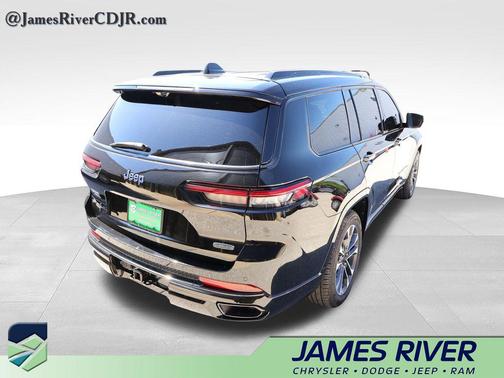 Diamond Black Crystal Pearlcoat 2022 Jeep Grand Cherokee L Overland