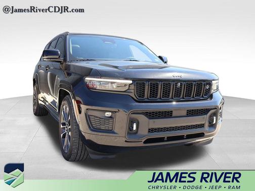 Diamond Black Crystal Pearlcoat 2022 Jeep Grand Cherokee L Overland