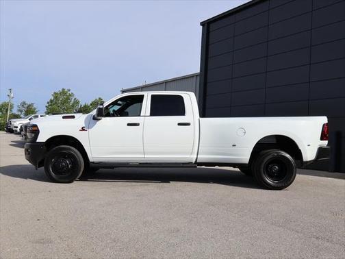 2025 RAM 3500 Tradesman Crew Cab 4x4 8' Box