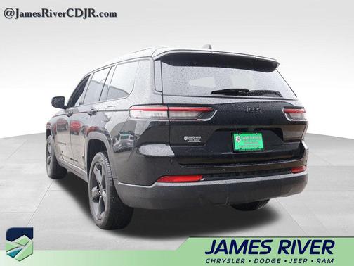 Diamond Black Crystal Pearlcoat 2023 Jeep Grand Cherokee L Altitude