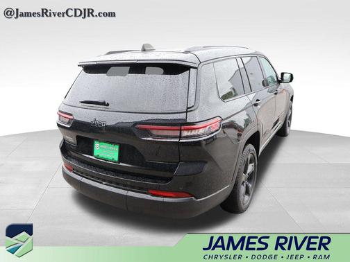 Diamond Black Crystal Pearlcoat 2023 Jeep Grand Cherokee L Altitude