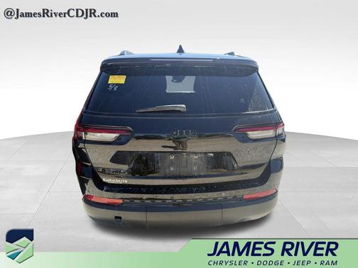 Diamond Black Crystal Pearlcoat 2023 Jeep Grand Cherokee L Altitude