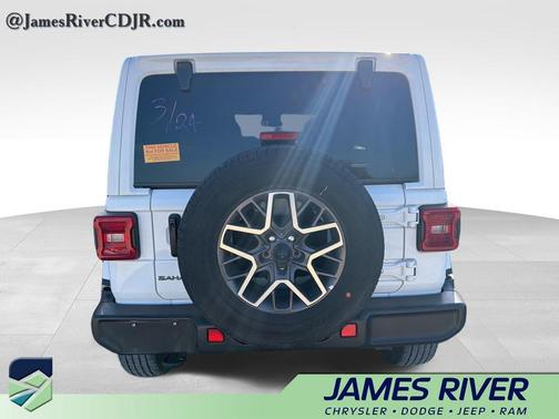 Bright White Clearcoat 2025 Jeep Wrangler 4-Door Sahara 4x4