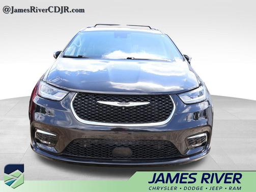 Brilliant Black Crystal Pearlcoat 2022 Chrysler Pacifica Limited