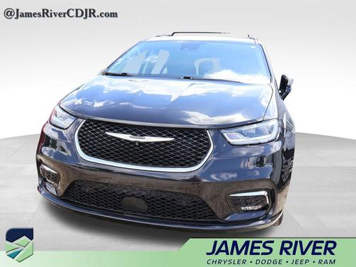Brilliant Black Crystal Pearlcoat 2022 Chrysler Pacifica Limited
