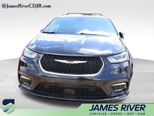 Brilliant Black Crystal Pearlcoat 2022 Chrysler Pacifica Limited