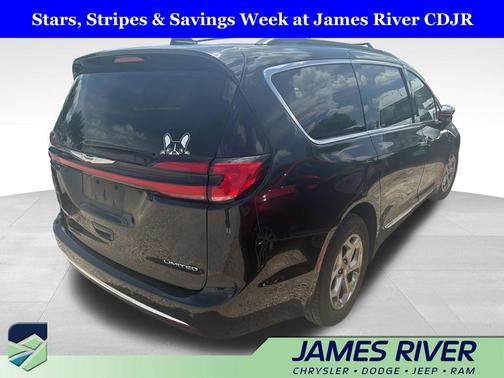 Brilliant Black Crystal Pearlcoat 2022 Chrysler Pacifica Limited