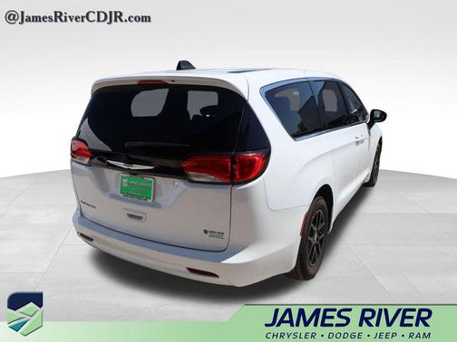 Bright White Clearcoat 2023 Chrysler Voyager LX