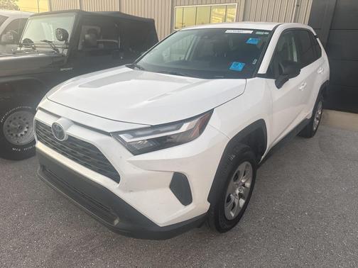 2025 Toyota RAV4 LE