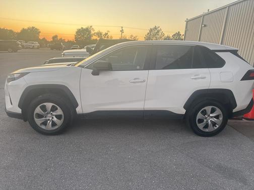 2025 Toyota RAV4 LE