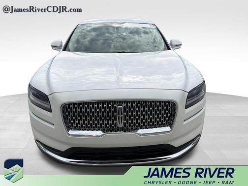 Pristine White Metallic Tri-Coat 2023 Lincoln Nautilus Standard
