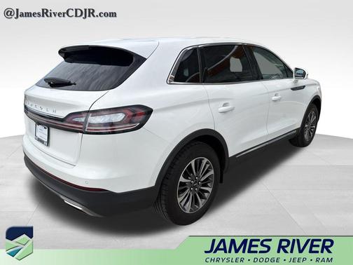 Pristine White Metallic Tri-Coat 2023 Lincoln Nautilus Standard