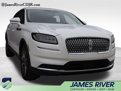 Pristine White Metallic Tri-Coat 2023 Lincoln Nautilus Standard