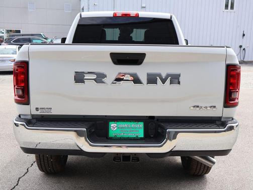 Bright White Clearcoat 2026 RAM 2500 Tradesman Crew Cab 4x4 6'4' Box