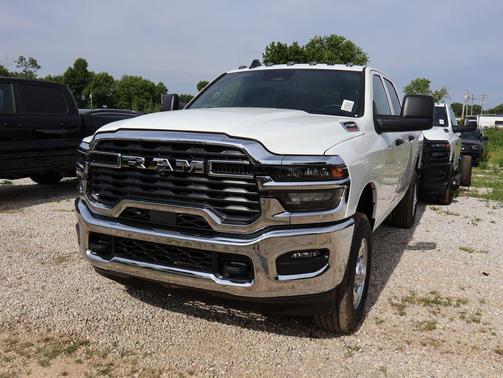 Bright White Clearcoat 2026 RAM 2500 Tradesman Crew Cab 4x4 6'4' Box
