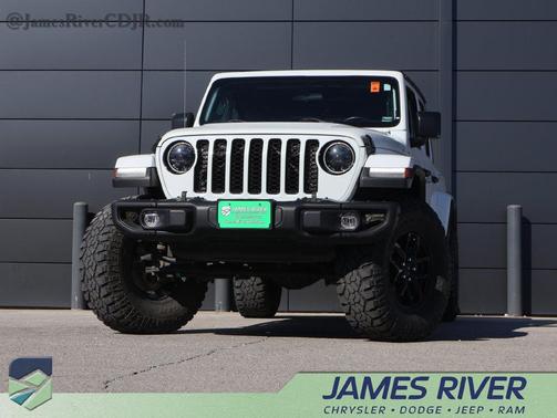 Bright White Clearcoat 2023 Jeep Gladiator Sport