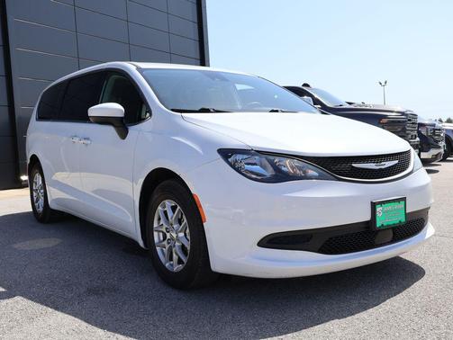 Bright White Clearcoat 2023 Chrysler Voyager LX