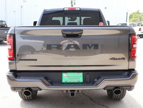 Granite Crystal Metallic Clearcoat 2026 RAM 1500 Big Horn/Lone Star