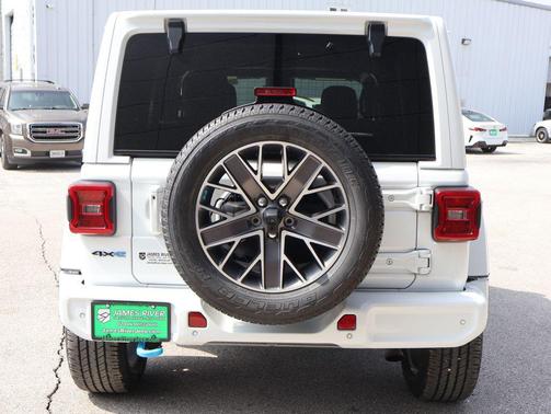 Bright White Clearcoat 2022 Jeep Wrangler Unlimited 4xe Sahara High Altitude