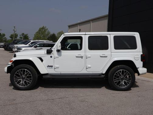 Bright White Clearcoat 2022 Jeep Wrangler Unlimited 4xe Sahara High Altitude